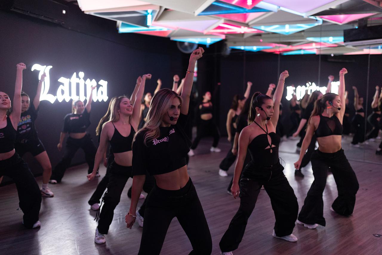 mujeres bailando